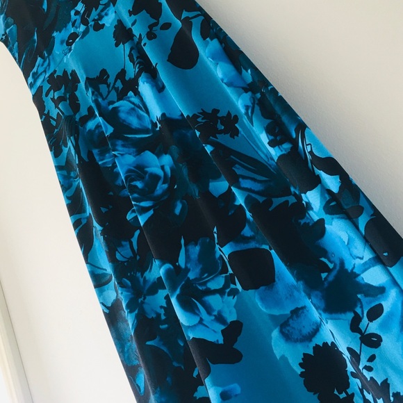 Black and Blue Floral Print Stretch Dress - Picture 4 of 5